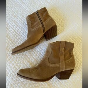 Dolce Vita Silma Bootie in Truffle Suede Size 10